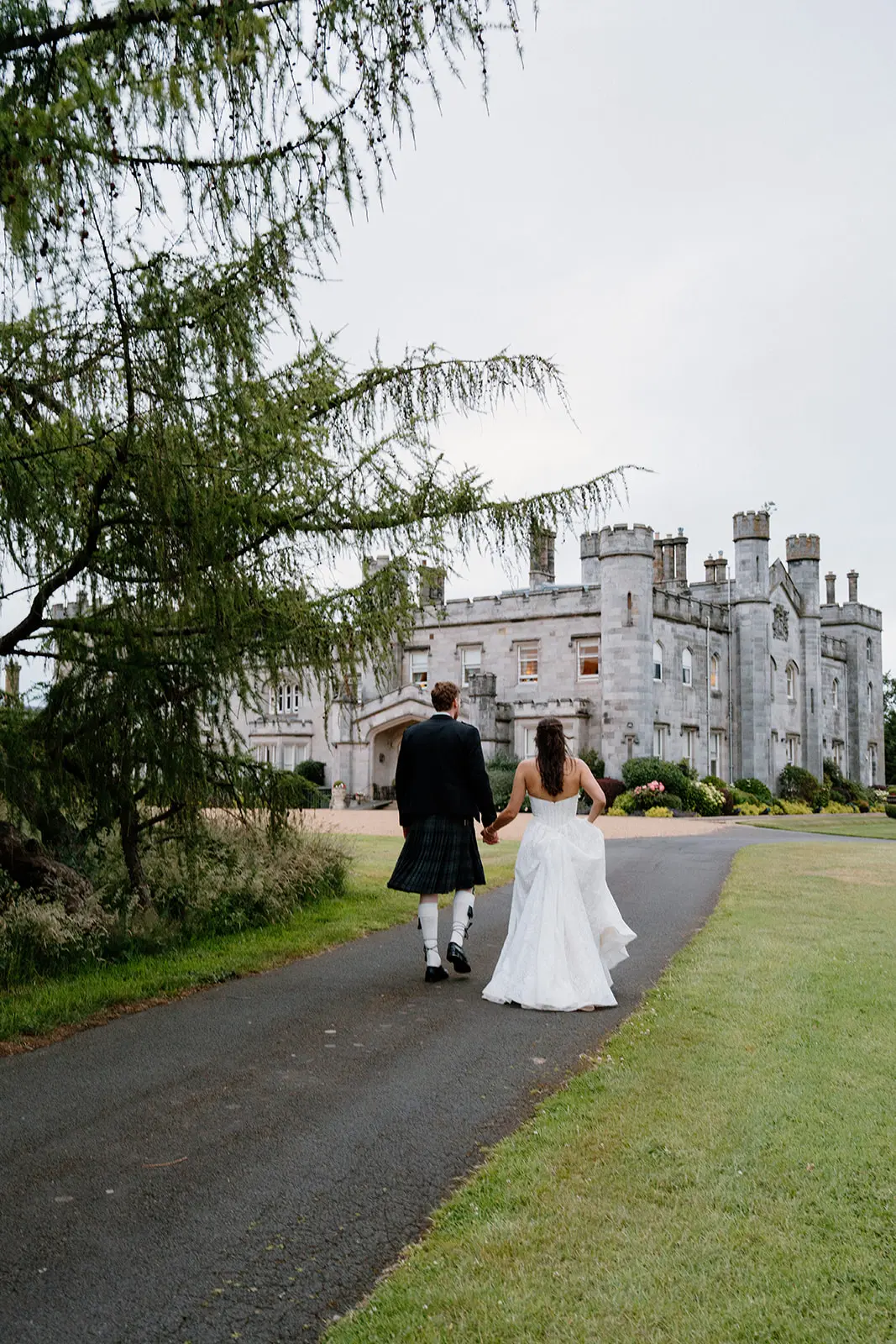 The couple walking towards Dundas Castle