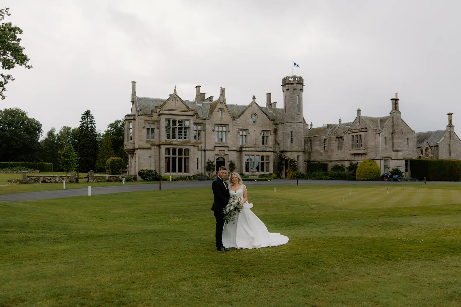 The couple in the grounds of SCHLOSS Roxburghe